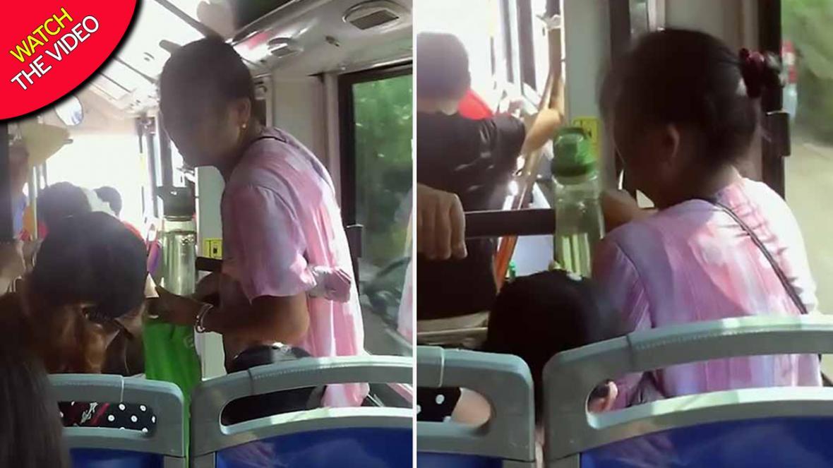 اقدام عجیب زن سالخورده در داخل اتوبوس!