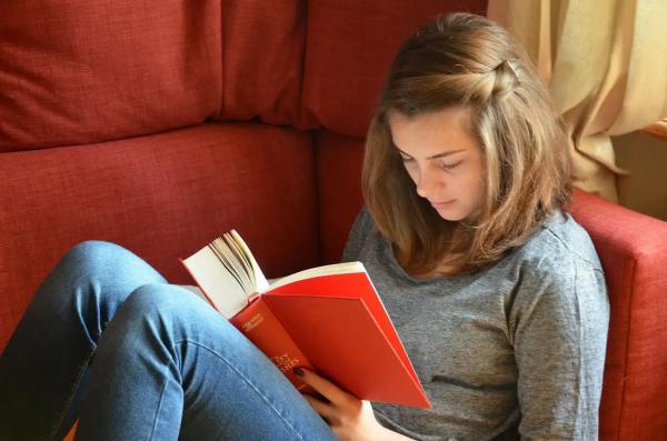 چطور بتوانیم دوباره کتاب یا مطلب طولانی بخوانیم؟! در عصر نابودی فکر ناشی از شبکه های اجتماعی